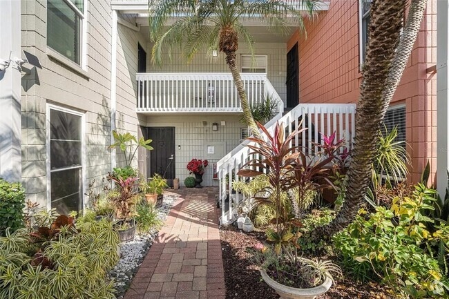 Front Entrance - 2424 W Tampa Bay Blvd