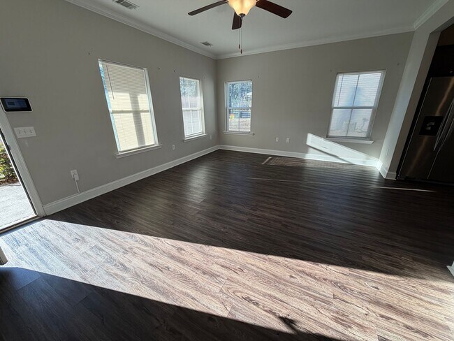 Foto del edificio - For Rent