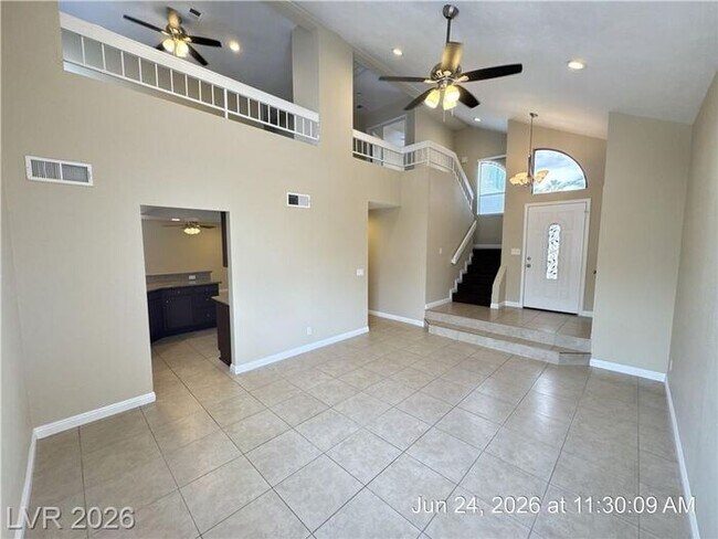 Foto del edificio - Spacious 3BR Home with Loft, Vaulted Ceilings & Covered Patio