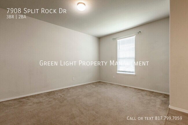 Foto del edificio - 7908 Split Rock Dr