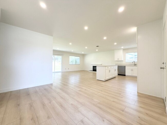 Foto del edificio - Remodeled Single Level in Cul-de-Sac!