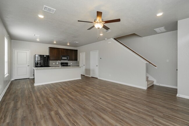 Foto del edificio - Spacious Townhome Available Now!