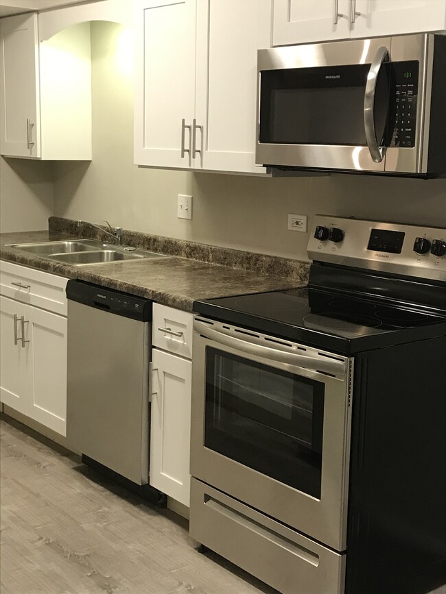 Kitchen - 1153 S Forums Ct
