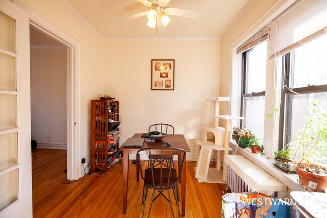 Foto del edificio - 1618 W Farwell Ave