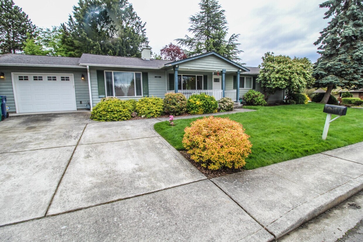 Foto principal - Coming Soon! Very well maintained home wit...