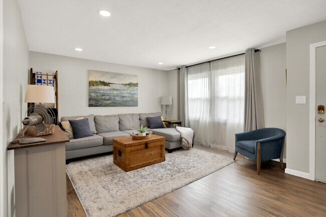 Foto del edificio - 563 Meadow Ct