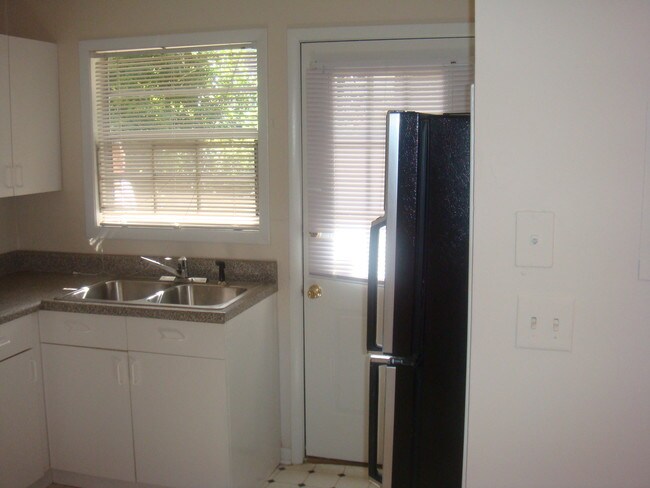 Foto del edificio - 985 Greenwood Ave NE