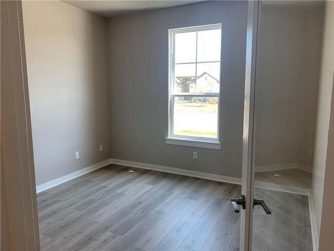 Building Photo - 662 Coyote Creek Way