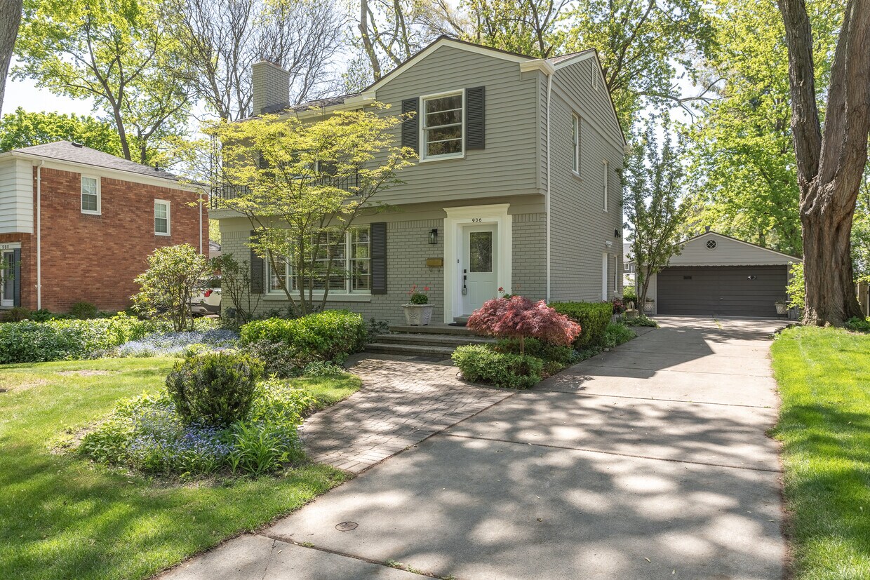 Primary Photo - 906 Putney St