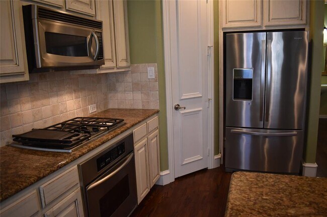 Foto del edificio - 4440 St Andrews Blvd