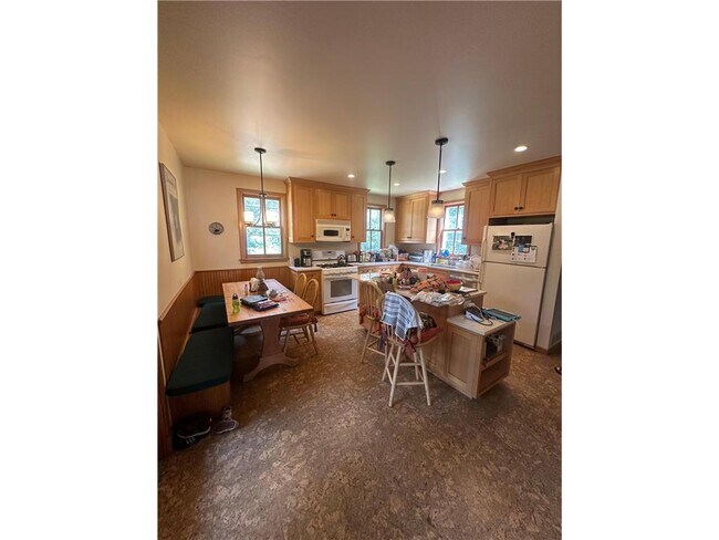 Foto del edificio - 7341 N Shore Trail