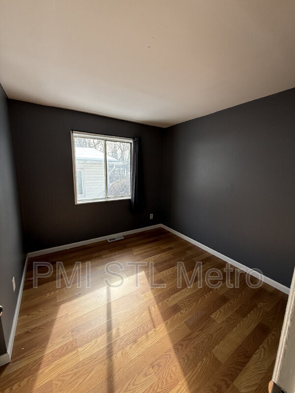 Building Photo - 10189 Count Dr