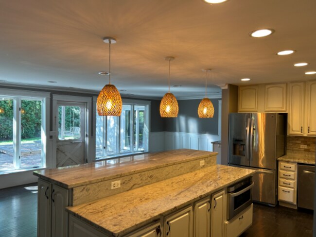 Building Photo - 1006 Plaister Ave