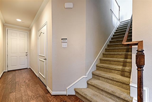 Building Photo - 2326 Stutz Dr