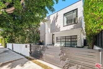 Building Photo - 462 Croft Ave