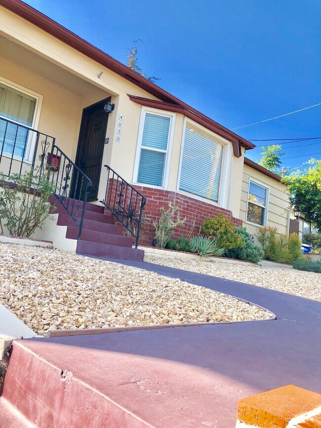 Foto del edificio - Charming 3 bedroom 1.5 bath home in La Mesa, with brand new Spa Jacuzzi! $3,295