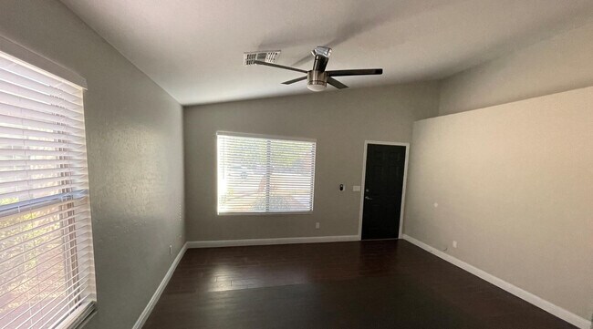 Building Photo - 13826 W Keim Dr