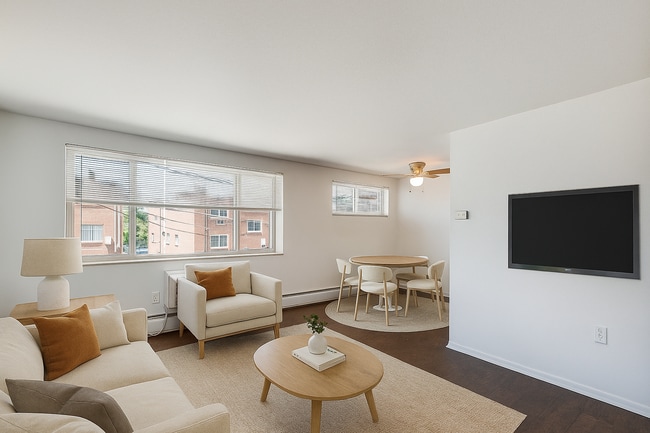 Building Photo - 809 N Dexter St