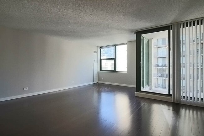 Foto del edificio - 99 W Huron St