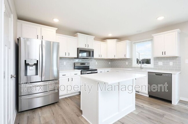 Building Photo - 1255 NW Pne Blf Cir