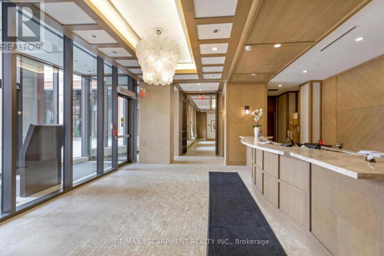 Building Photo - 830 Lawrence Ave W