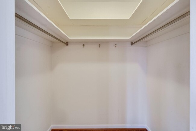 Building Photo - 5122 Cliffhaven Dr
