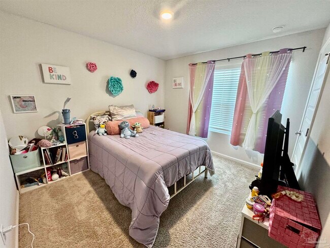 Foto del edificio - 5645 Guinevere Ln