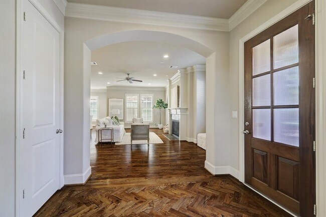 Foto del edificio - 7871 Bobbitt Ln