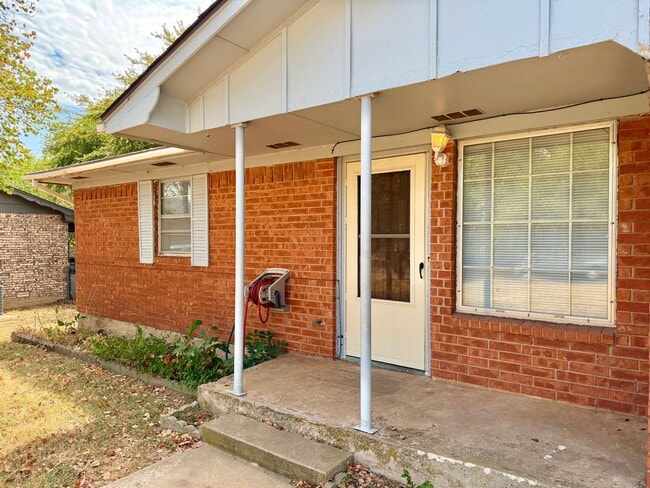 Building Photo - 1204 2nd Pl