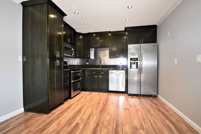 Building Photo - 5030 Greenberry Dr