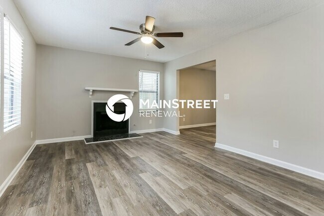Building Photo - 3 Bedroom Pet-Friendly Home in Lithonia, GA with Main Street Renewal