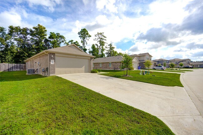 Foto del edificio - 16937 Rich Pines Dr
