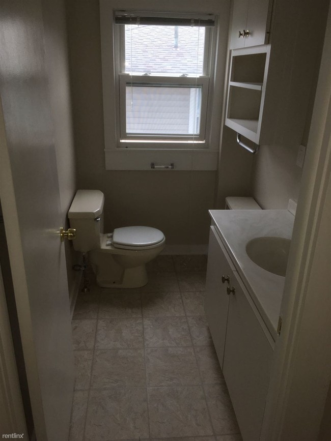 Building Photo - 272 Willetts Ave