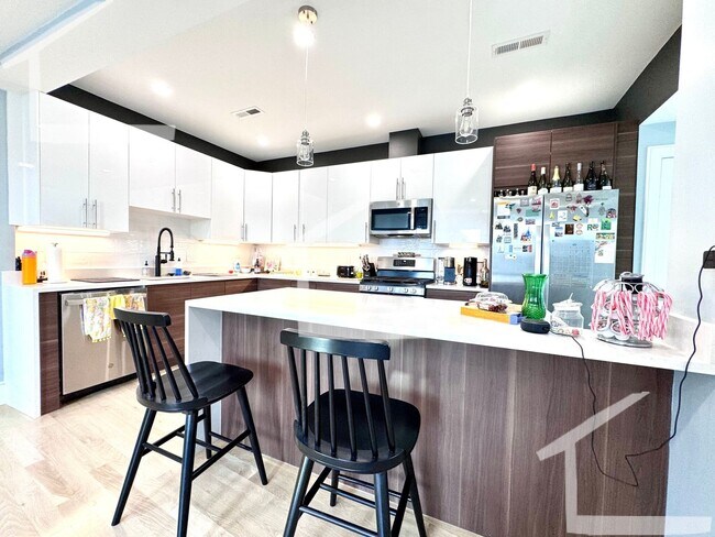 Building Photo - 9/1 No Fee! Newly renovated 3BR/2BA in the heart of Washington Sq!