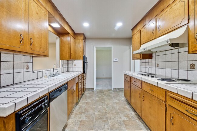 Building Photo - Showcase Property Off of Stevens Creek - C...