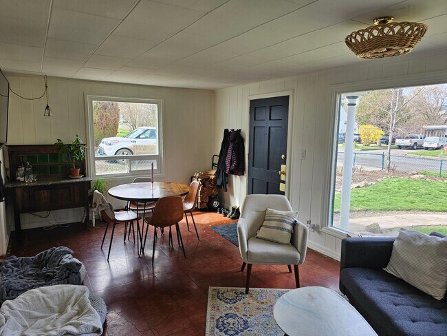 Foto del edificio - 906 G Ave