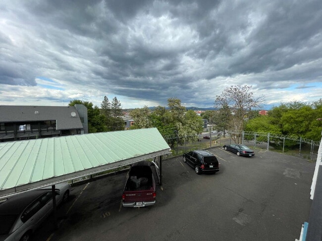 Building Photo - Spacious 2-Bed, 2-Bath Condo in Spokane's ...