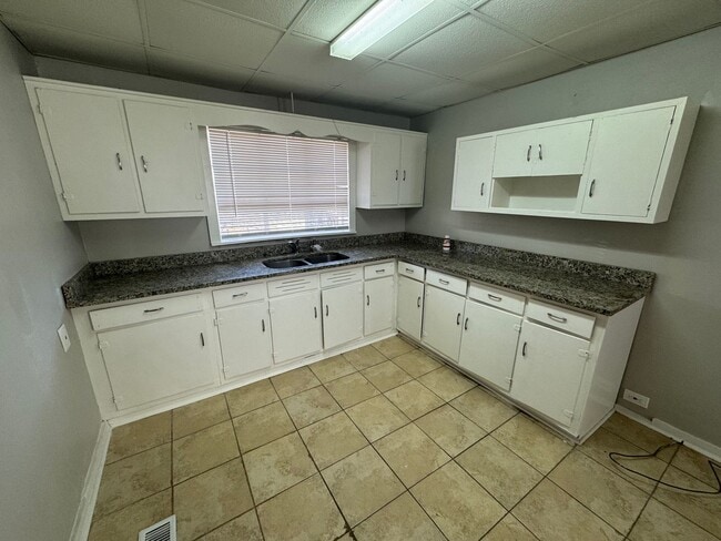 Building Photo - Birmingham/Forestdale