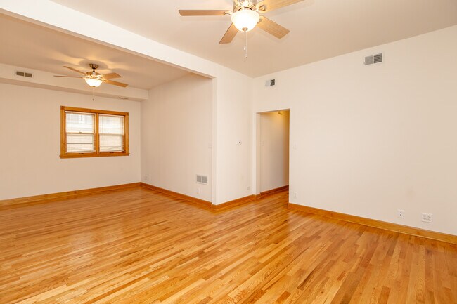Building Photo - 4157 W Addison St
