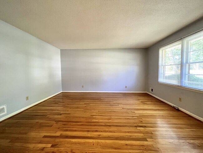 Building Photo - 212 Avery Lane