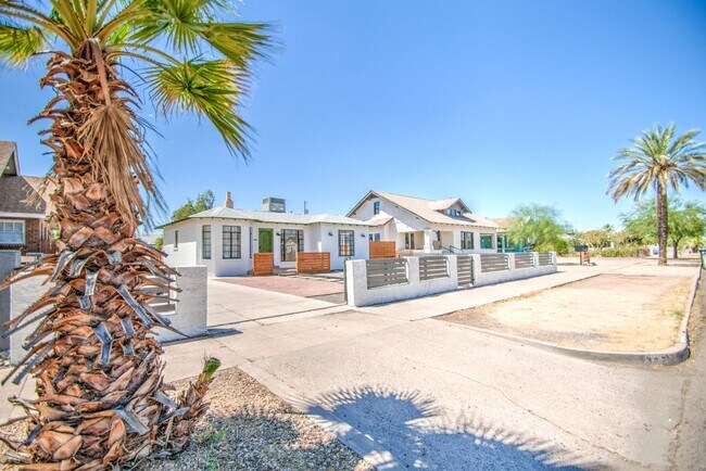 Foto del edificio - 322 N 17th Dr