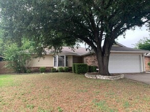 Building Photo - 2621 Carrington Ln
