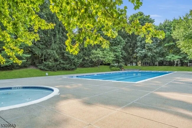 Foto del edificio - 51 Brookside Ln