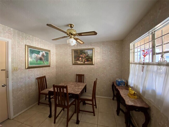 Building Photo - 7159 Valeview Dr