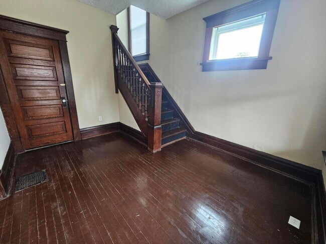 Foto del edificio - 831 Linwood Ave