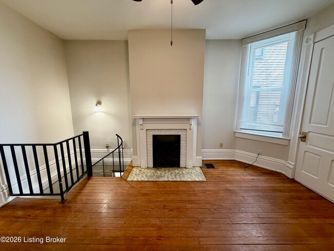 Foto del edificio - 1210 E Broadway