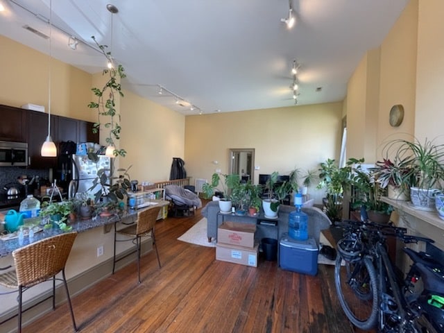 Building Photo - 1221 Hull St