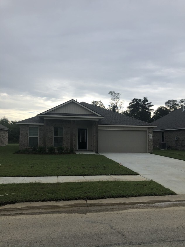 13057 Fowler Dr, Denham Springs, LA 70726 House Rental in Denham Springs, LA