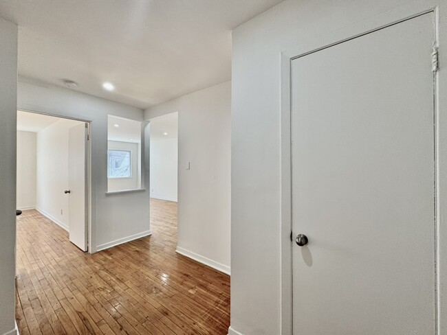 Building Photo - 2520 Rue Sicard