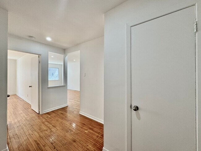 Photo du bâtiment - 2520 Rue Sicard